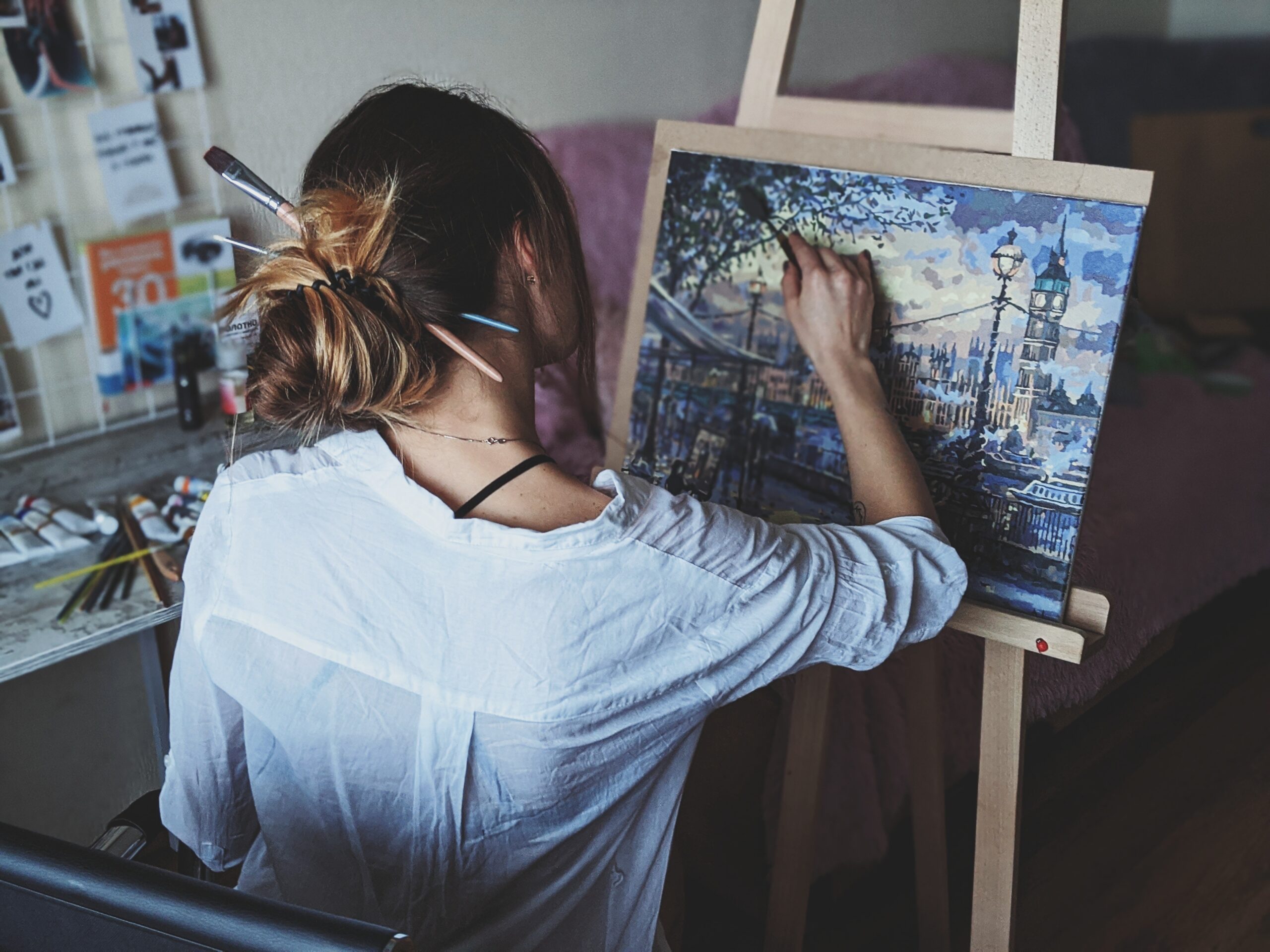 artist draws a work of art